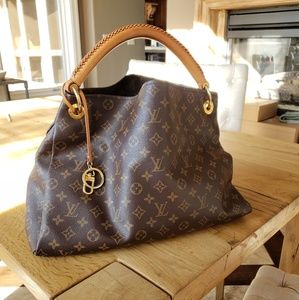 LOUIS VUITTON Monogram Artsy MM